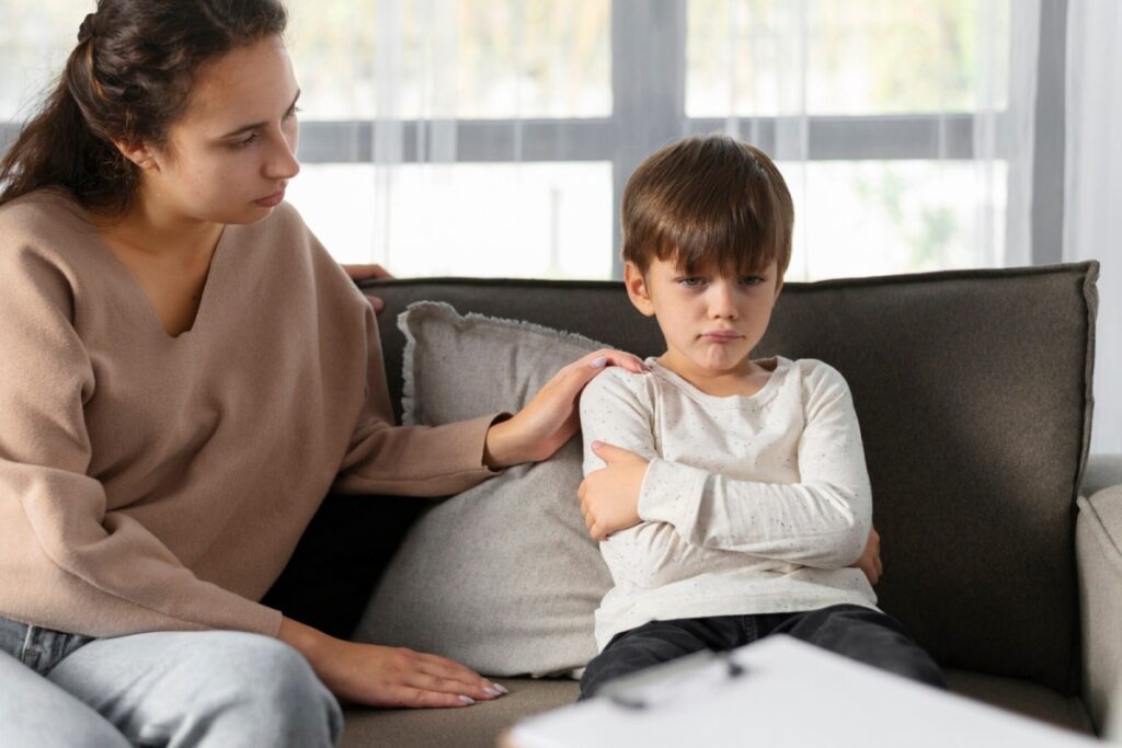 nino-enfadado con su madre